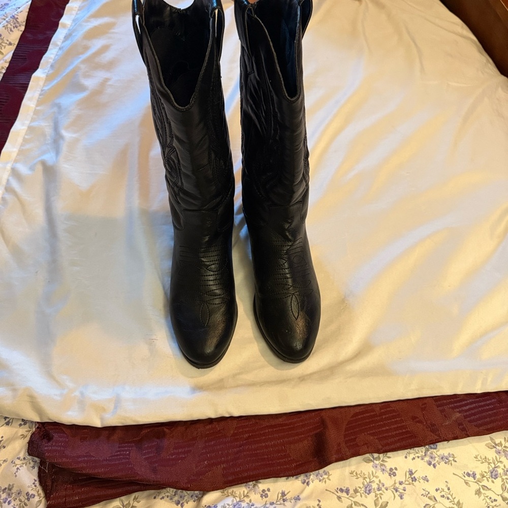 Elegant Black Heeled Boots for Women